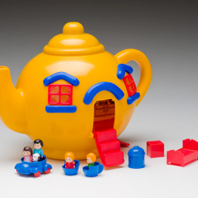 Bluebird Toys Ltd. (Swindon, England) Big Yellow Teapot House 1981